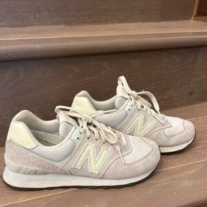 New balance pastel yellow and pastel teal tennis shoes